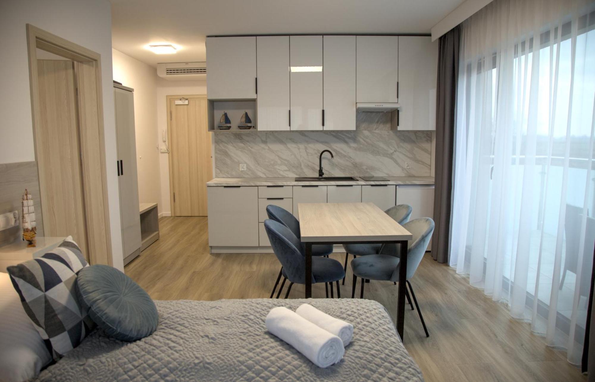 Hotel I Apartamenty Gorzelanny Dźwirzyno Exteriör bild