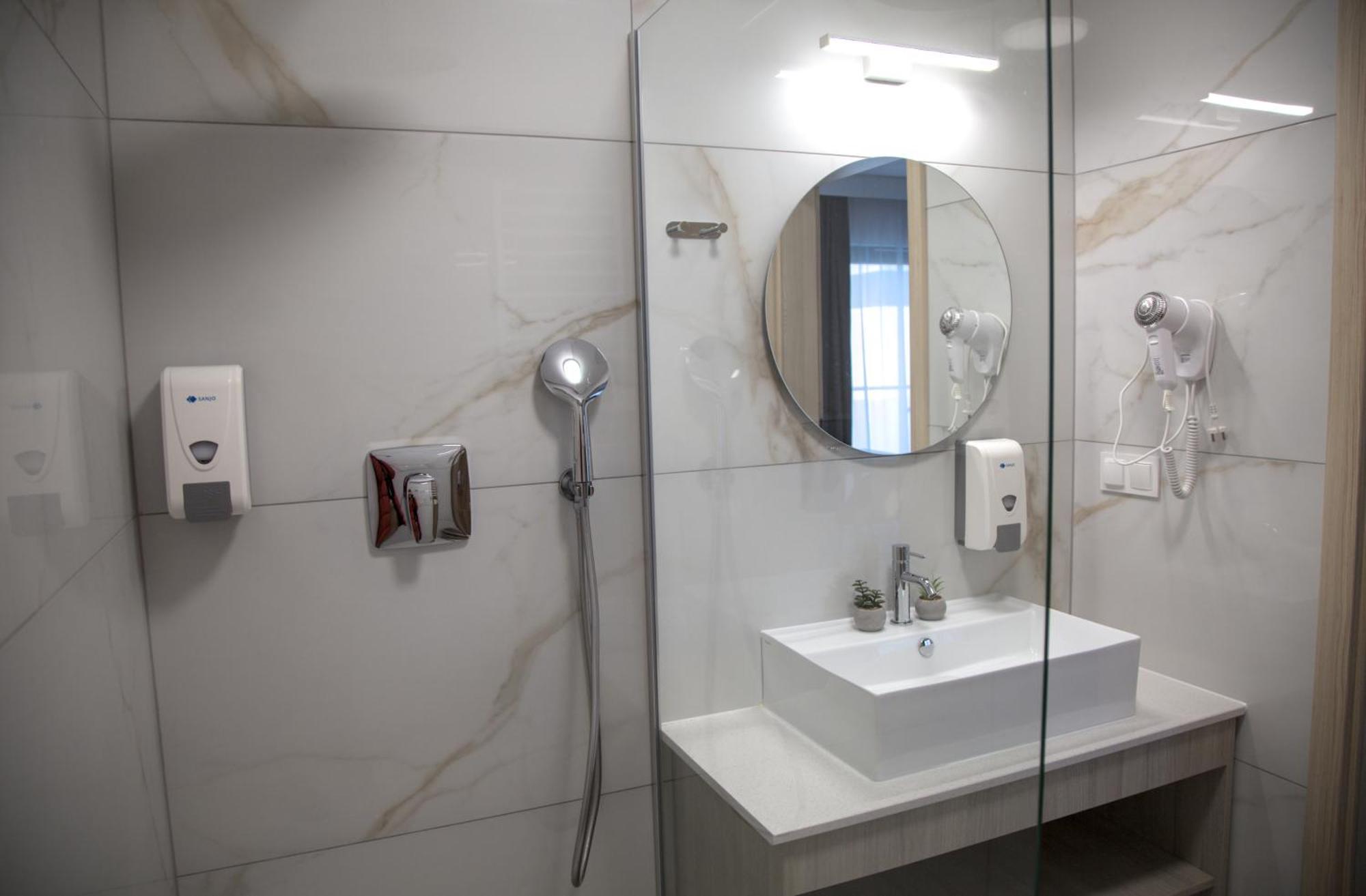 Hotel I Apartamenty Gorzelanny Dźwirzyno Exteriör bild